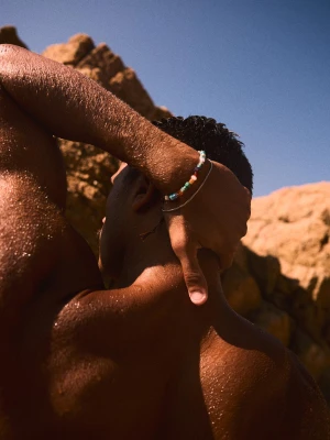 Bershka Zestaw Bransoletek Z Koralikami Mężczyzna Niebieski