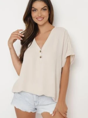 Beżowa Bluzka z Dodatkiem Wiskozy z Ażurowymi Wstawkami i Guzikami przy Dekolcie Wimari