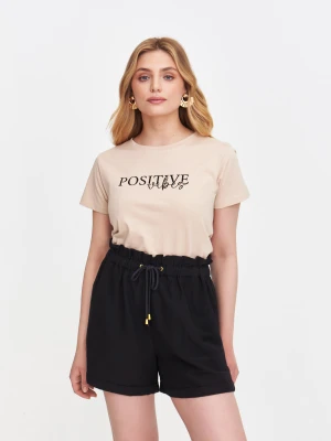 Beżowa bluzka z motywującym napisem Top Secret