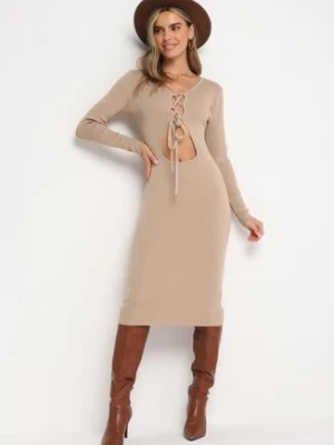Beżowa Dzianinowa Sukienka Midi z Wycięciem i Wiązaniem Filila elsa.m by may