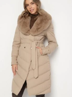 Beżowa Elegancka Kurtka z Pikowanymi Przeszyciami i Futrzanym Kołnierzem Gallea swest