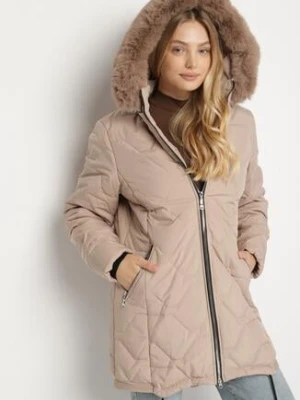 Beżowa Klasyczna Kurtka z Pikowanymi Przeszyciami i Kapturem z Futerkiem Raffisa swest