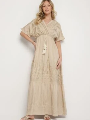 Beżowa Kopertowa Sukienka z Wiskozy Ozdobiona Frędzlami Redare rosa