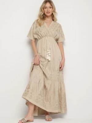 Beżowa Kopertowa Sukienka z Wiskozy Zdobiona Frędzlami i Metalicznym Haftem Redeirae rosa