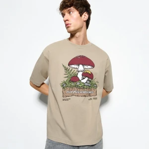 Beżowa koszulka z nadrukiem grzybów House
