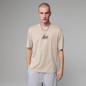 Beżowa koszulka z nadrukiem In power-saving mode House