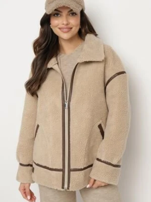 Beżowa Kurtka Oversize z Futerka Typu Baranek z Wysokim Kołnierzem z Paskiem z Klamrą Torisha ann gissy
