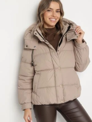 Beżowa Kurtka Puffer o Fasonie Oversize z Kapturem i Naszywką Azirva swest