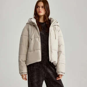 Beżowa kurtka puffer z kapturem i wysokim kołnierzem House