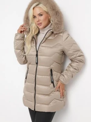 Beżowa Kurtka z Kapturem i Sztucznym Futerkiem Zapinana na Suwak Caitin swest