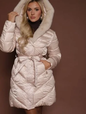 Beżowa Kurtka z Pikowanym Przeszyciami Wiązanym Paskiem i Kapturem z Futrem Fenida papillon d'or