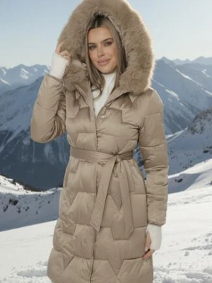 Beżowa Pikowana Kurtka o Długim Kroju Ozdobiona Paskiem i Odpinanym Futerkiem Milirra swest