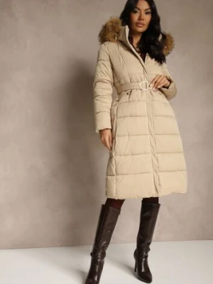 Beżowa Pikowana Kurtka o Długim Kroju z Paskiem i Kapturem z Futrem Aveslia