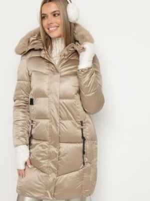 Beżowa Pikowana Kurtka o Prostym Kroju z Kapturem i Odpinanym Futerkiem Inavirae