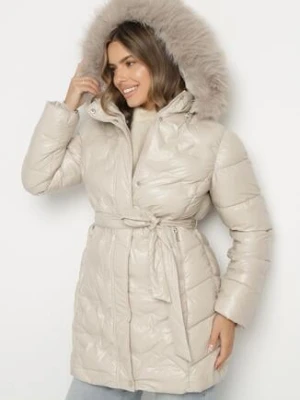 Beżowa Pikowana Kurtka z Odpinanym Kapturem i Futerkiem Wiązana Paskiem Olenessa romee's