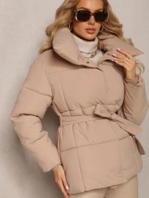 Beżowa Pikowana Kurtka z Paskiem w Talii i Szerokim Kołnierzem Fusteni melya by melody