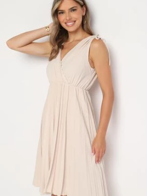 Beżowa Plisowana Sukienka z Bawełną i Wiskozą z Gumką w Talii i Kopertowym Dekoltem Karamla
