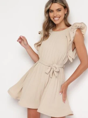 Beżowa Plisowana Sukienka z Materiałowym Paskiem w Talii i Ozdobnymi Falbankami Christi allyson