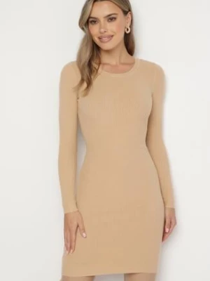 Beżowa Prążkowana Sweterkowa Sukienka o Dopasowanym Kroju Irisaria glo-story