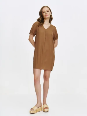 Beżowa prosta sukienka z dekoltem v-neck Top Secret