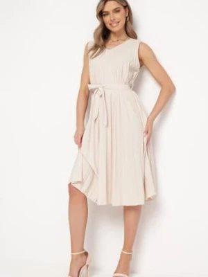 Beżowa Rozkloszowana Sukienka Midi Plisowana z Materiałowym Paskiem Varethia