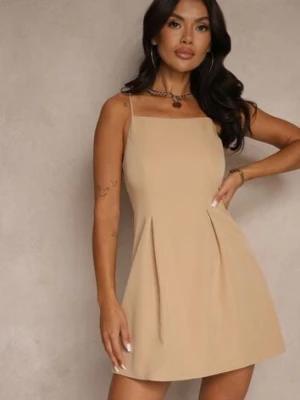 Beżowa Rozkloszowana Sukienka Vices na Ramiączkach z Ozdobnymi Zakładkami Milanelis