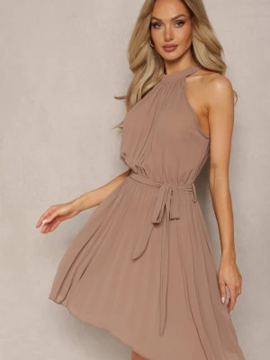 Beżowa Rozkloszowana Sukienka z Plisami i Zapięciem przy Karku Mini Dodatkowo Pasek Asmeriema Fashion