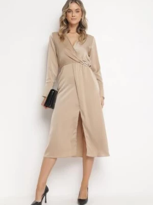 Beżowa Satynowa Sukienka Midi z Kopertowym Dekoltem i Kołnierzykiem Hartho rosa