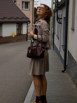 Beżowa spódnica z miękkiego dżerseju – Vintage Romance Olsen