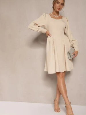 Beżowa Sukienka o Rozkloszowanym Kroju Ozdobiona Kwadratowym Dekoltem Katirva lovery