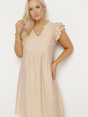 Beżowa Sukienka Pudełkowa z Bawełną i Trójkątnym Dekoltem Ozdobiona Falbankami Vikirva christy