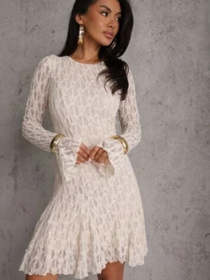 Beżowa Sukienka z Koronki Ozdobiona Rozkloszowanymi Rękawami Cinalata allyson
