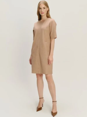 Beżowa uniwersalna sukienka o prostym fasonie Greenpoint