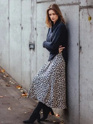 Beżowa wiskozowa spódnica w panterkę – Urban Wild Olsen