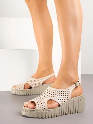 Beżowe Ażurowe Sandały Vices na Koturnie Aterenne