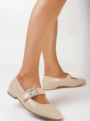 Beżowe Balerinki Lakierowane z Paskiem Ozdobionym Klamerką z Cyrkoniami Tiralith
