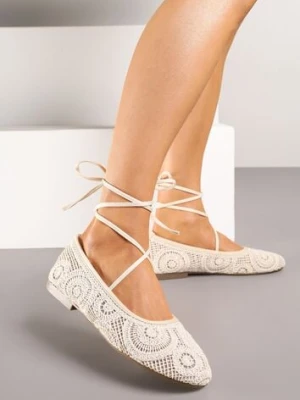 Beżowe Balerinki Ozdobione Wiązaniem i Haftem Talanna bellucci