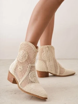 Beżowe Botki Kowbojki VICES na Niskim Stożku z Ażurową Cholewką Azinessa