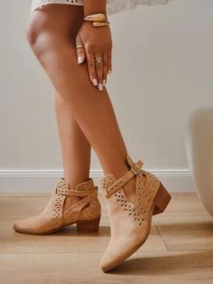 Beżowe Botki Kowbojki Vices na Obcasie Ozdobione Wycięciem i Metalicznymi Wstawkami Nelori
