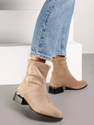 Beżowe Botki na Słupku Ozdobione Metalicznym Wykończeniem Irialan