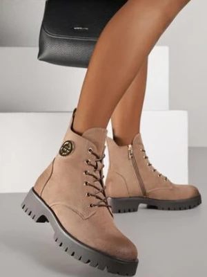 Beżowe Botki Potocki w Stylu Workerów z Geometryczną Aplikacją Fiorna
