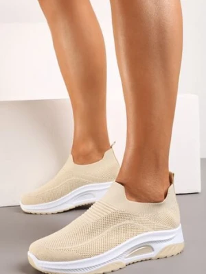 Beżowe Casualowe Buty Sportowe na Grubszej Podeszwie Ozdobione Perforacją Fiovena