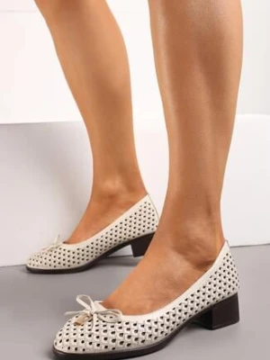 Beżowe Czółenka na Niskim Słupku z Ażurową Cholewką i Skórzaną Wkładką Mayda