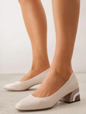 Beżowe Czółenka VICES na Niskim Słupku z Geometrycznym Zdobieniem Olivesa