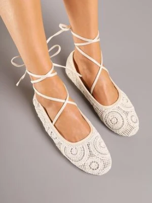 Beżowe Haftowane Balerinki z Wiązaniem Talorelia bellucci