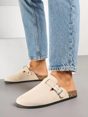 Beżowe Klapki Chodaki z Imitacji Zamszu z Klamrą Aklinera