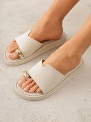 Beżowe Klapki Japonki Ozdobione Aplikacją na Palcu Noevianna mulanka