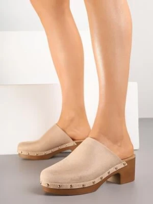 Beżowe Klapki Mule w Stylu Drewniaków z Nitami na Słupkowym Obcasie Glerra bellucci