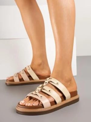 Beżowe Klapki na Grubej Podeszwie z Ozdobnymi Nitami i Paskami Neolindrae