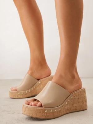 Beżowe Klapki na Korkowej Platformie i Koturnie z Nitami Aezira ciaodeo